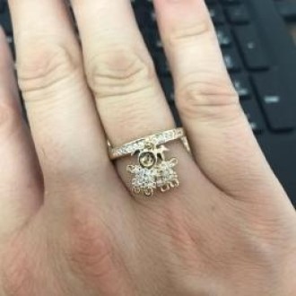 Detalhes do produto Anel meia aliança com 2 pingente menina cravejados pendurado