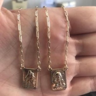 Detalhes do produto Escapulario com corrente cartier fina