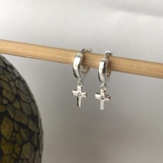 Detalhes do produto Brinco Argolinha Pingente Cruz com Ponto de Luz