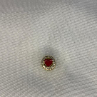 Detalhes do produto Círculo Cravejado com Coração Vermelho