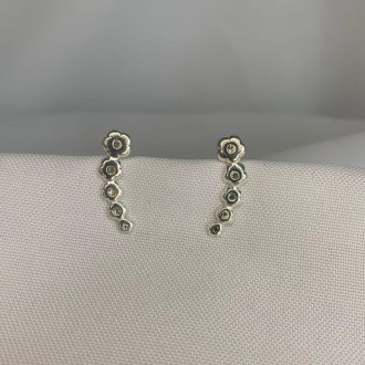 Detalhes do produto Brinco Ear Cuff 5 Flores com Ponto de Luz