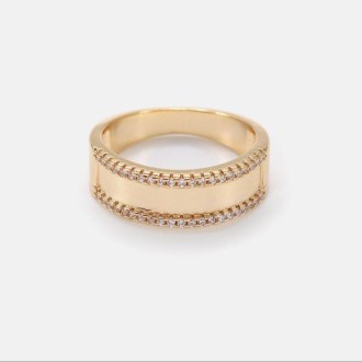 Detalhes do produto Aliança lisa com fileira de zirconias nas extremidades