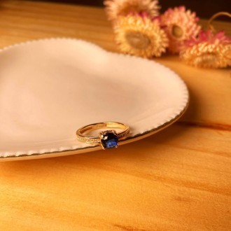 Detalhes do produto Anel solitário cravejado com pedra azul