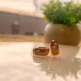Detalhes do produto Argola click com 1 ponto de zirconia