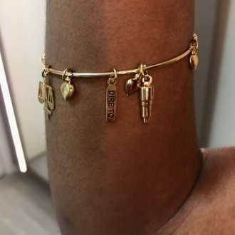 Detalhes do produto pulseira meia argola, pingentes direito