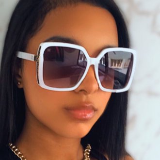 Detalhes do produto Oculos branco Quadrado com Detalhes na Lateral