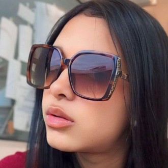 Detalhes do produto Oculos Estampa Onça Quadrado com Detalhes na Lateral