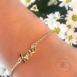 Pulseira Elo Potugues Fino com Pingente Love Cravejado