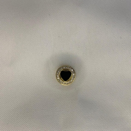 Círculo Cravejado com Coração Preto