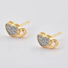 Brinco fixo coração cravejado e meio vazado