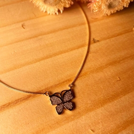 Colar veneziana com borboleta cravejada