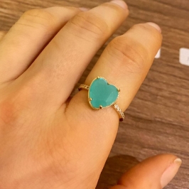 Anel 1 fileira cravejada coração cristal verde