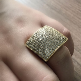 Anel quadrado cravejado branco