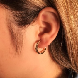 Brinco argola click 1 linha cravejada