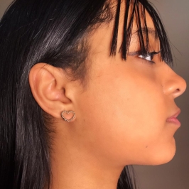 Brinco coraçao pontinhos