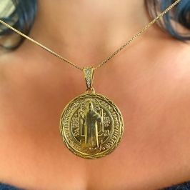 Colar medalha São Bento