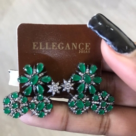 Brinco Cristal com ponto de luz verde escuro