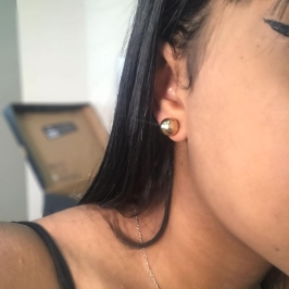 Brinco bolinha basico medio