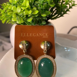 Brinco perola cravejado na volta verde