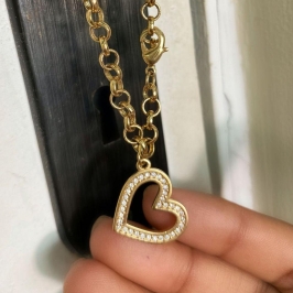 Pulseira elo portugues pingente coração cravejado