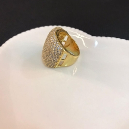 anel meio quadrado cravejado