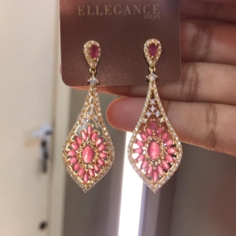 brinco gota cravejado com ponto de luz