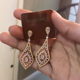 brinco gota cravejado com ponto de luz