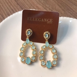 brinco longo oito bolinhas e duas gota d'água