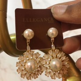 Brinco promocional perola e flor