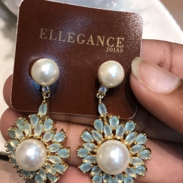 Brinco promocional perola e flor