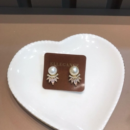 brinco cristal com perola e linha ponto de luz