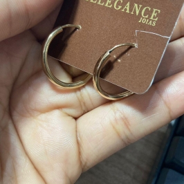 Argola dourada lisa M