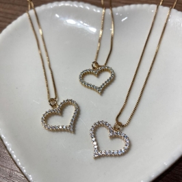 Colar coração cravejado