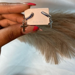 Argola cravejada azul