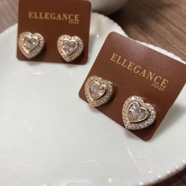 Brinco coraçao cravejado