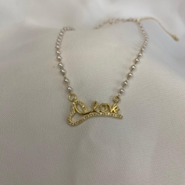 Colar Perolas com Pingente Love Cravejado