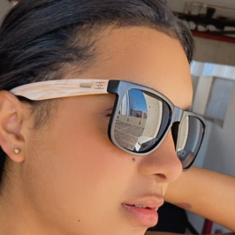Oculos Preto Hastes Amadeiradas