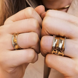 anel liso  com fileira de zircônia na extremidades