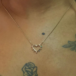 Colar coração colorida