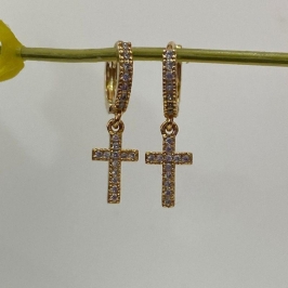 Brinco Argola Click Cruz Cravejada