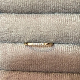 Anel com Cinco Zirconias