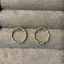 Brinco Círculo Torcido