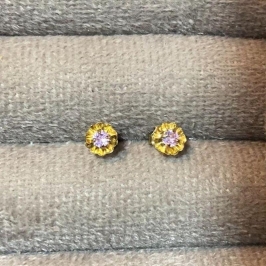 Brinco Flor com Ponto De Luz Rosa Leitoso