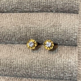 Brinco Flor com Ponto De Luz Transparente