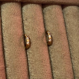 Brinco Argola Click com Três Zirconias