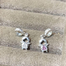 Pingente Menina Cravejado