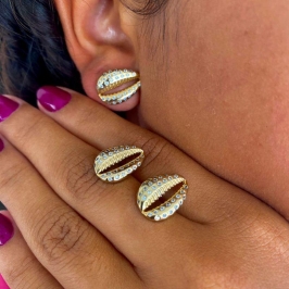 brinco buzios cravejado