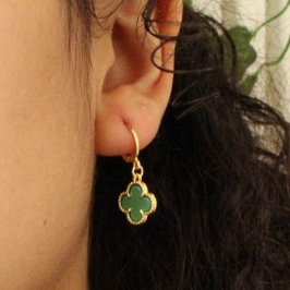 Brinco pingente trevo  virginia