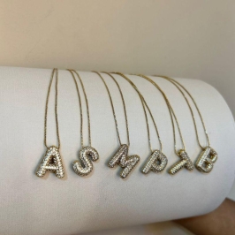 Colar letra  A cravejada 40CM