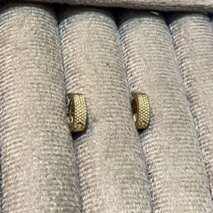 Brinco Argola Click Pontilhada Sem Zirconia
